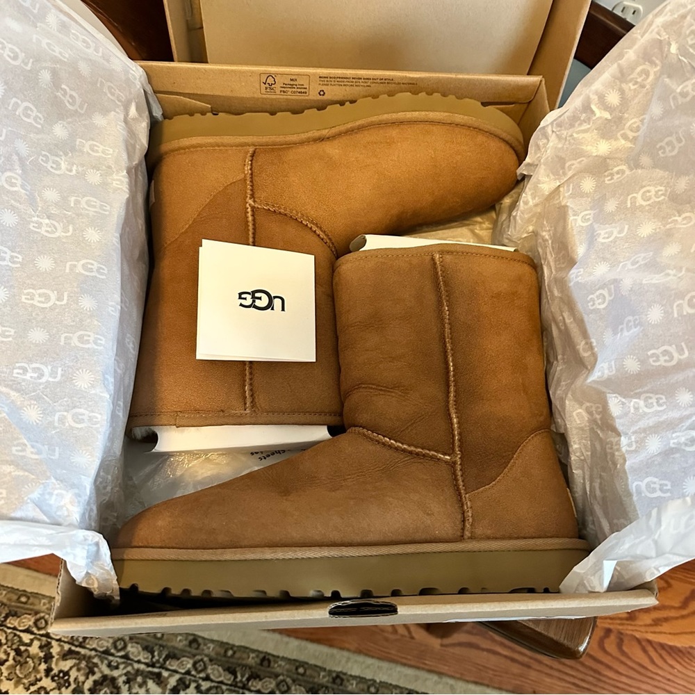 Women’s UGG classic short II boots